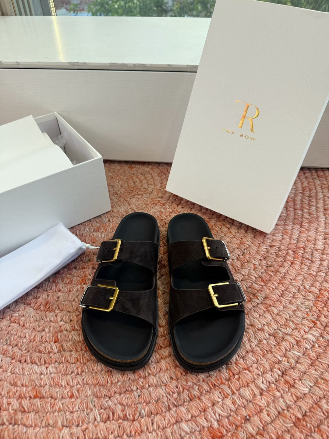 🌾所见即所得G187代购级别the ro沙滩拖鞋一定要收了它 有一丢高级又简约的感觉其实除了好看以外它的