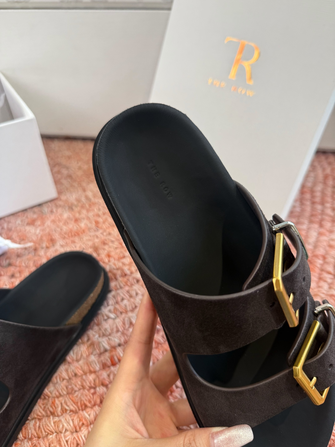 🌾所见即所得G187代购级别the ro沙滩拖鞋一定要收了它 有一丢高级又简约的感觉其实除了好看以外它的