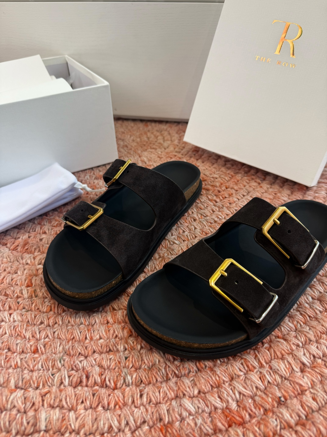 🌾所见即所得G187代购级别the ro沙滩拖鞋一定要收了它 有一丢高级又简约的感觉其实除了好看以外它的