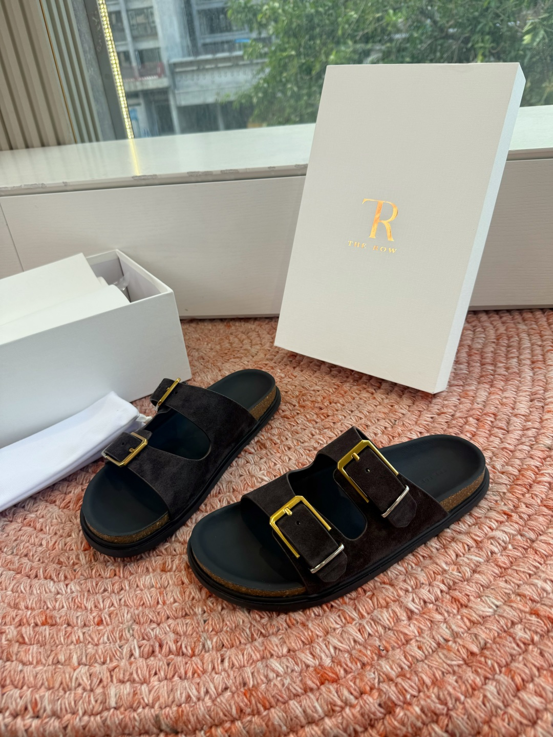 🌾所见即所得G187代购级别the ro沙滩拖鞋一定要收了它 有一丢高级又简约的感觉其实除了好看以外它的