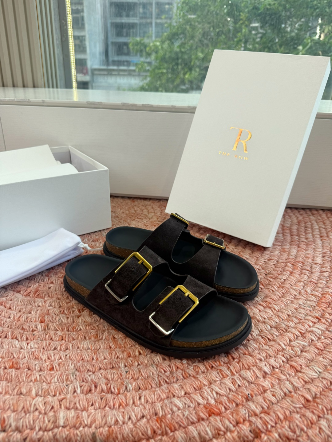 🌾所见即所得G187代购级别the ro沙滩拖鞋一定要收了它 有一丢高级又简约的感觉其实除了好看以外它的