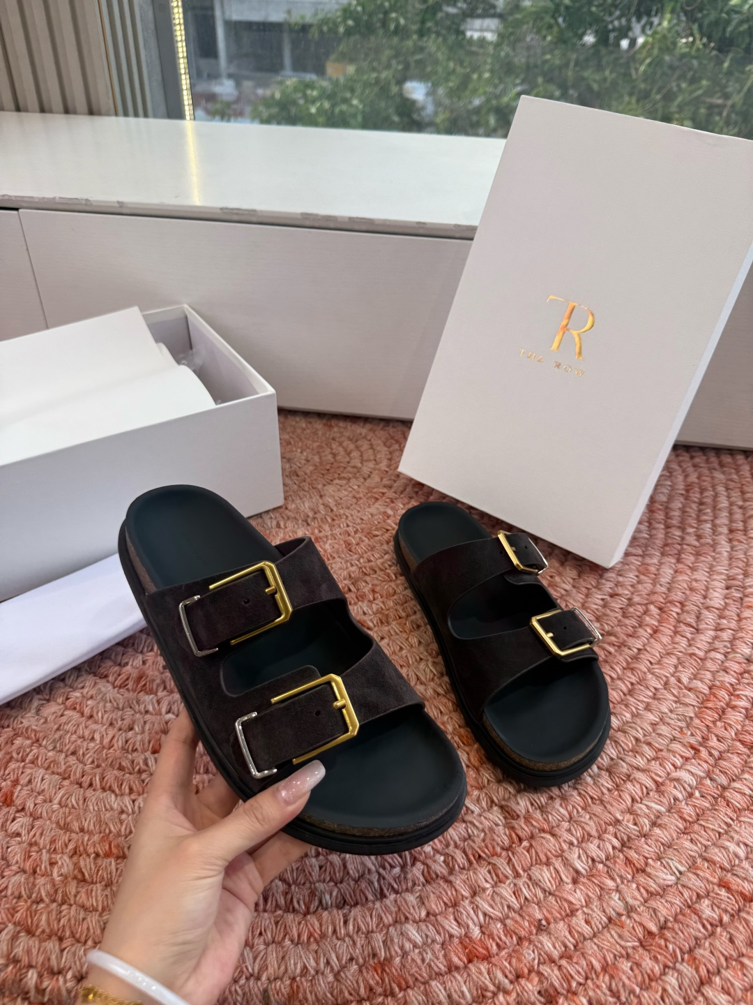 🌾所见即所得G187代购级别the ro沙滩拖鞋一定要收了它 有一丢高级又简约的感觉其实除了好看以外它的
