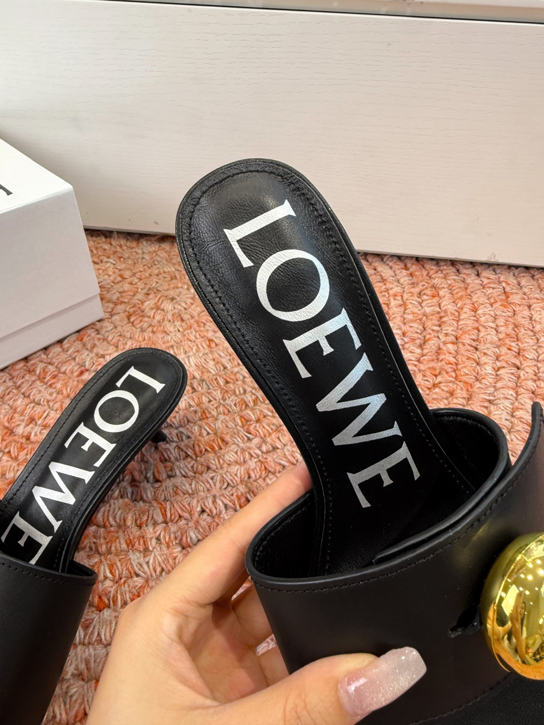 🌾G042顶级品质LOEWE 罗意威 法式复古感的拖鞋来啦！✔️饰以Anagram Pebble标志性元