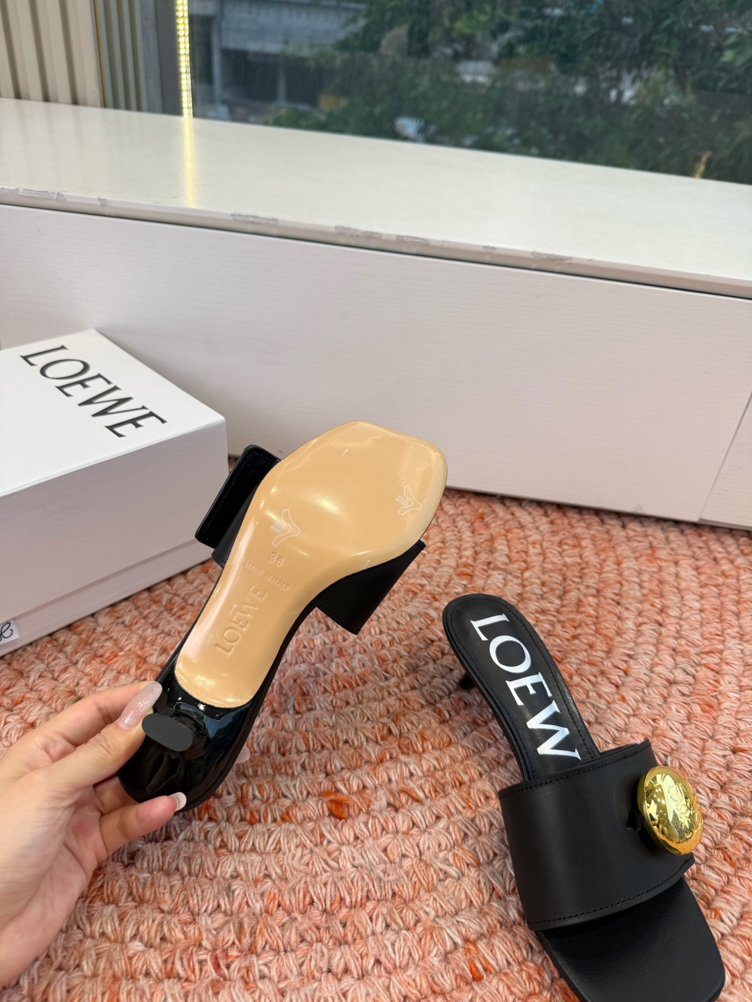 🌾G042顶级品质LOEWE 罗意威 法式复古感的拖鞋来啦！✔️饰以Anagram Pebble标志性元