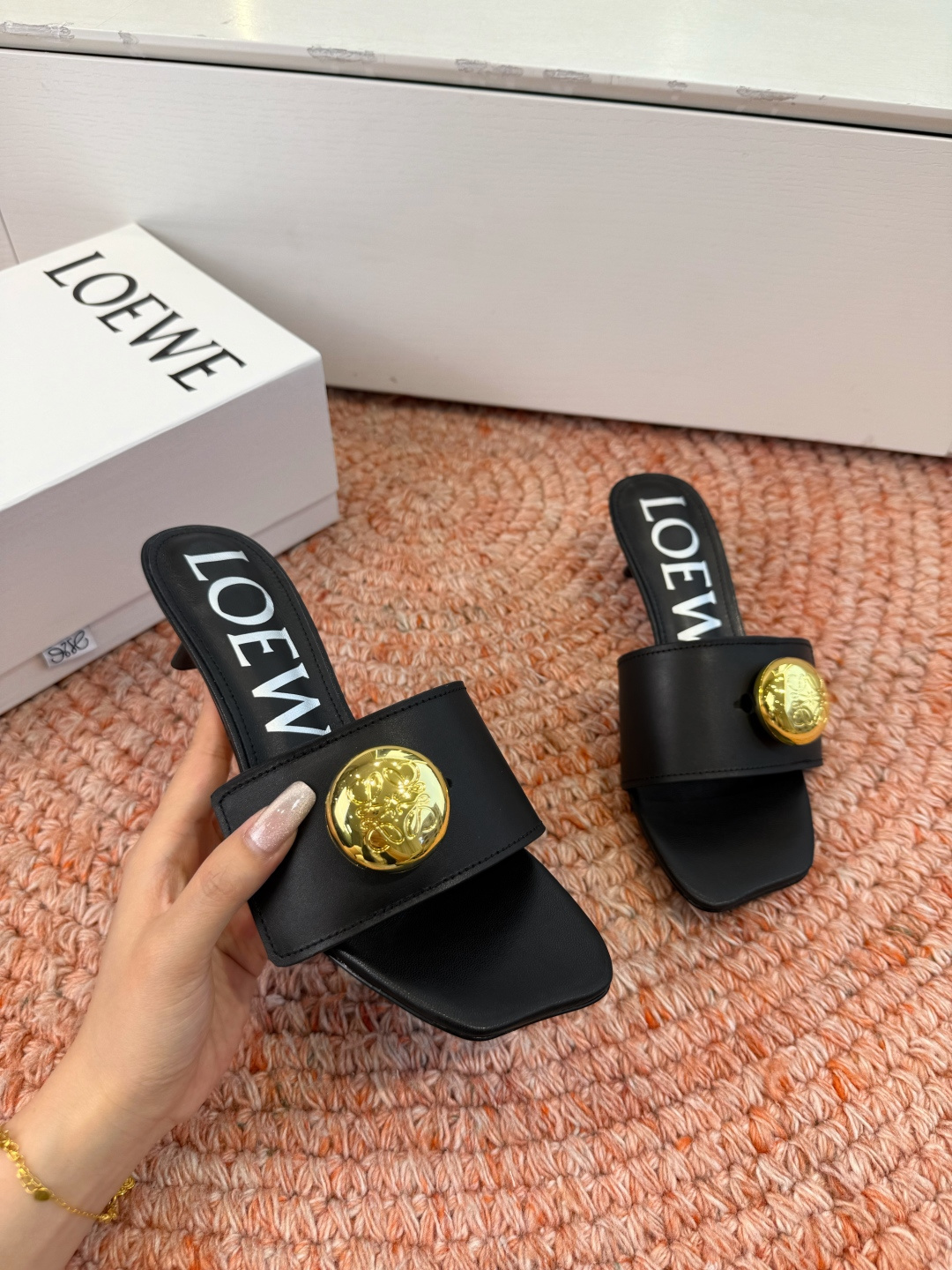 🌾G042顶级品质LOEWE 罗意威 法式复古感的拖鞋来啦！✔️饰以Anagram Pebble标志性元