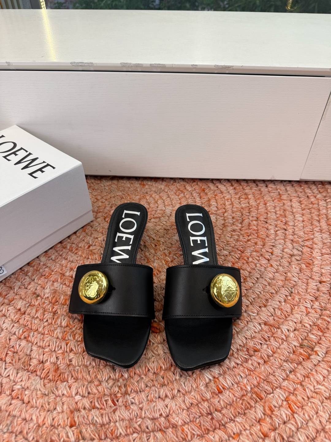 🌾G042顶级品质LOEWE 罗意威 法式复古感的拖鞋来啦！✔️饰以Anagram Pebble标志性元