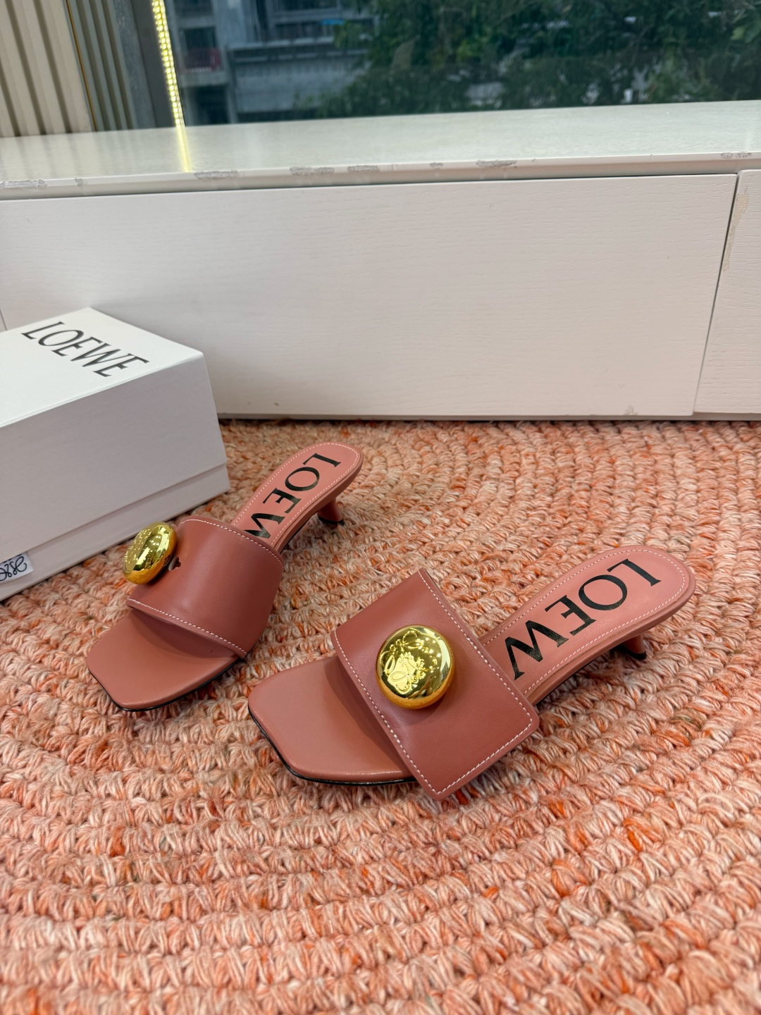 🌾G042顶级品质LOEWE 罗意威 法式复古感的拖鞋来啦！✔️饰以Anagram Pebble标志性元