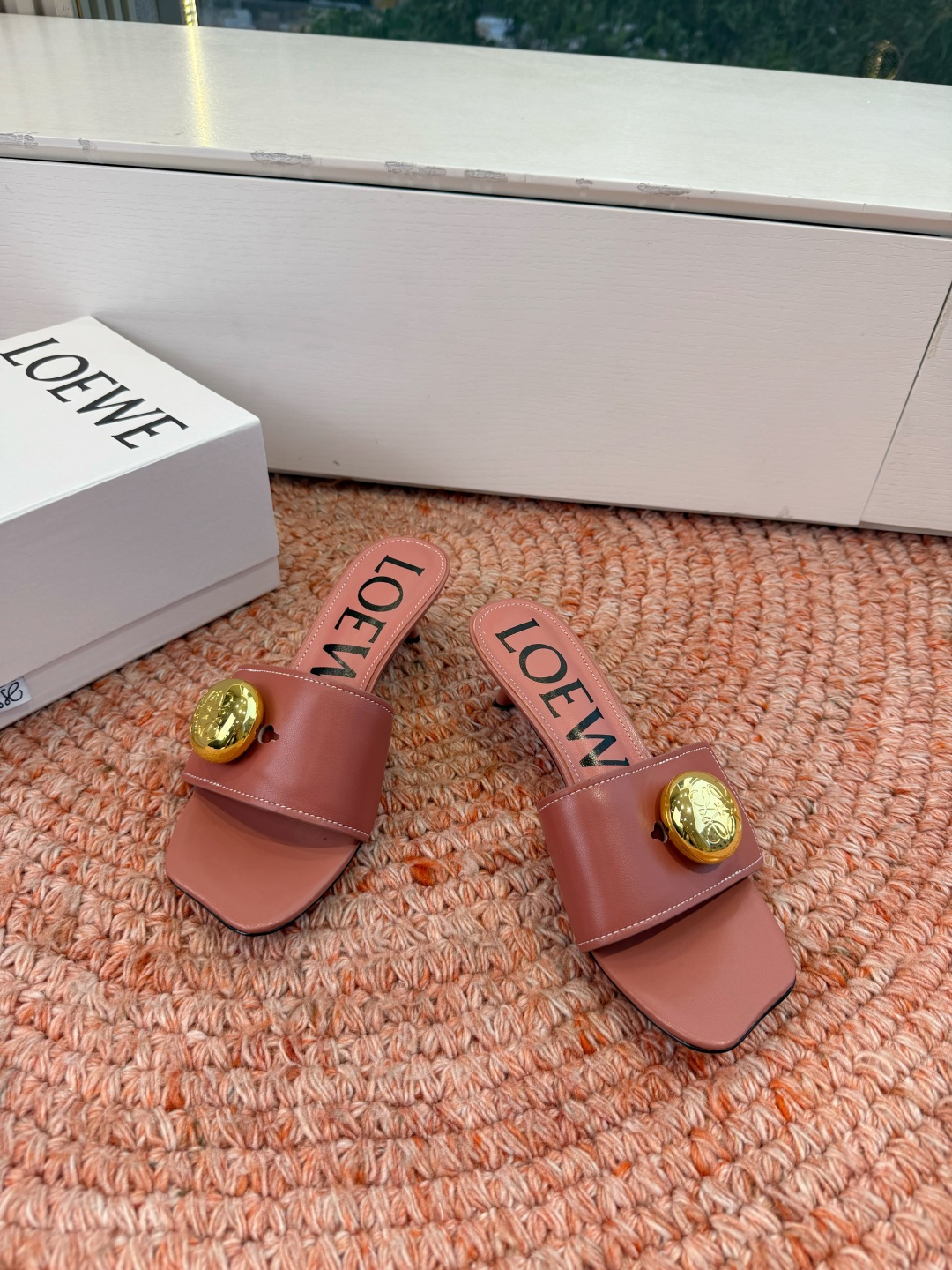 🌾G042顶级品质LOEWE 罗意威 法式复古感的拖鞋来啦！✔️饰以Anagram Pebble标志性元