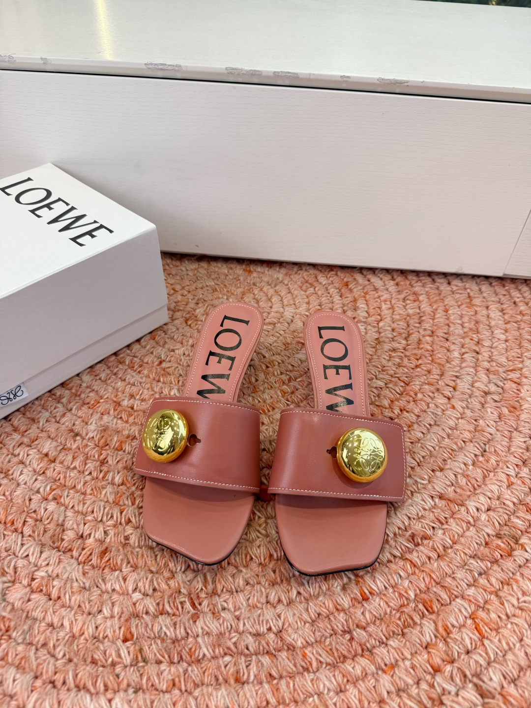 🌾G042顶级品质LOEWE 罗意威 法式复古感的拖鞋来啦！✔️饰以Anagram Pebble标志性元