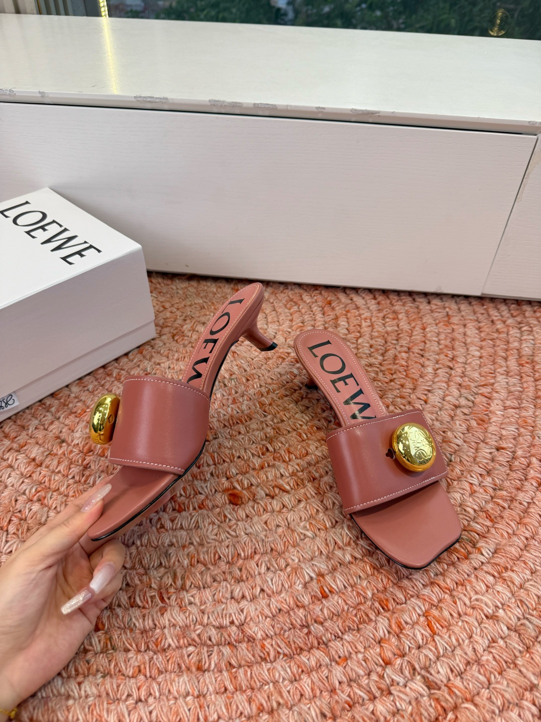 🌾G042顶级品质LOEWE 罗意威 法式复古感的拖鞋来啦！✔️饰以Anagram Pebble标志性元