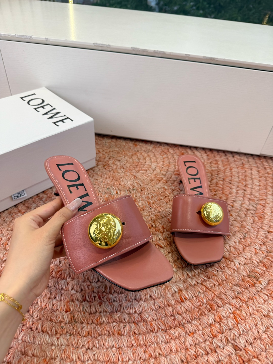 🌾G042顶级品质LOEWE 罗意威 法式复古感的拖鞋来啦！✔️饰以Anagram Pebble标志性元