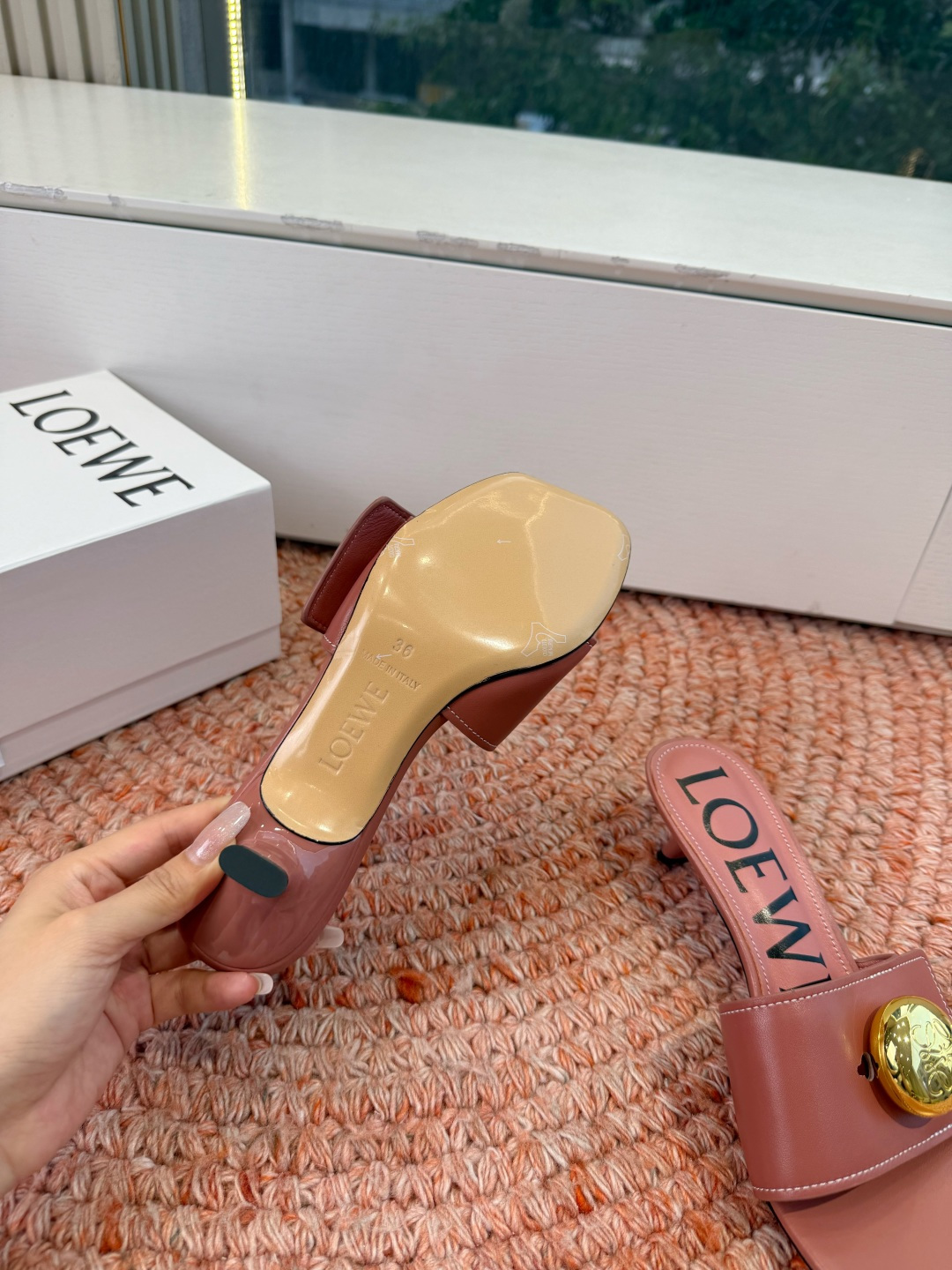 🌾G042顶级品质LOEWE 罗意威 法式复古感的拖鞋来啦！✔️饰以Anagram Pebble标志性元