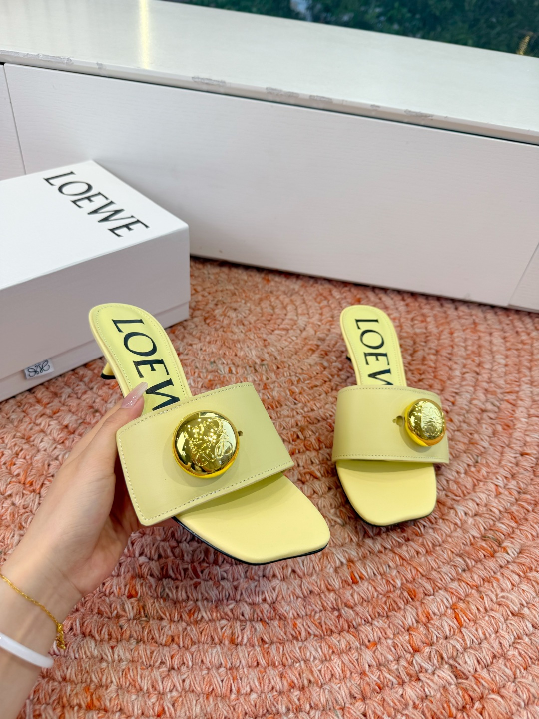 🌾G042顶级品质LOEWE 罗意威 法式复古感的拖鞋来啦！✔️饰以Anagram Pebble标志性元