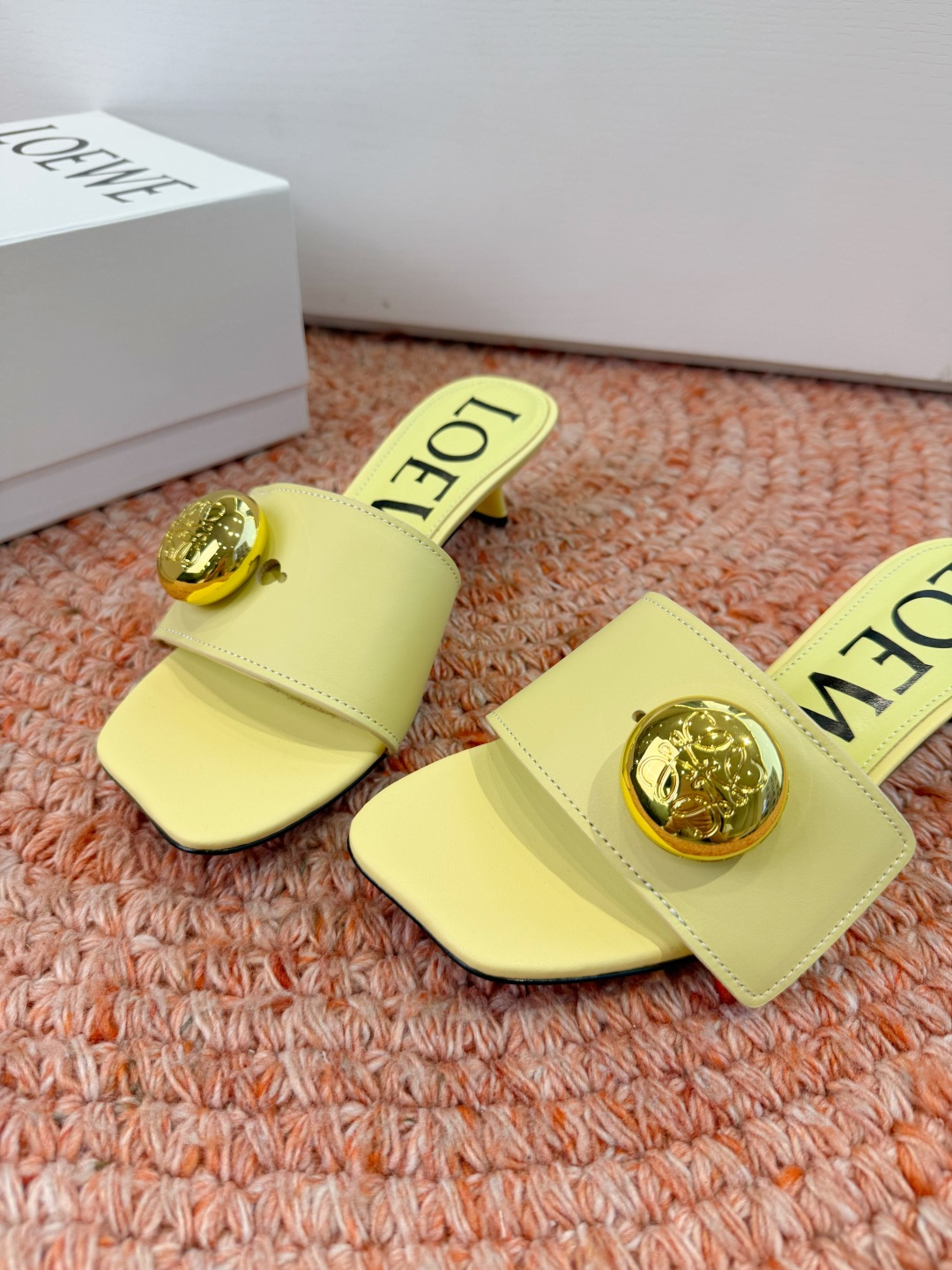 🌾G042顶级品质LOEWE 罗意威 法式复古感的拖鞋来啦！✔️饰以Anagram Pebble标志性元