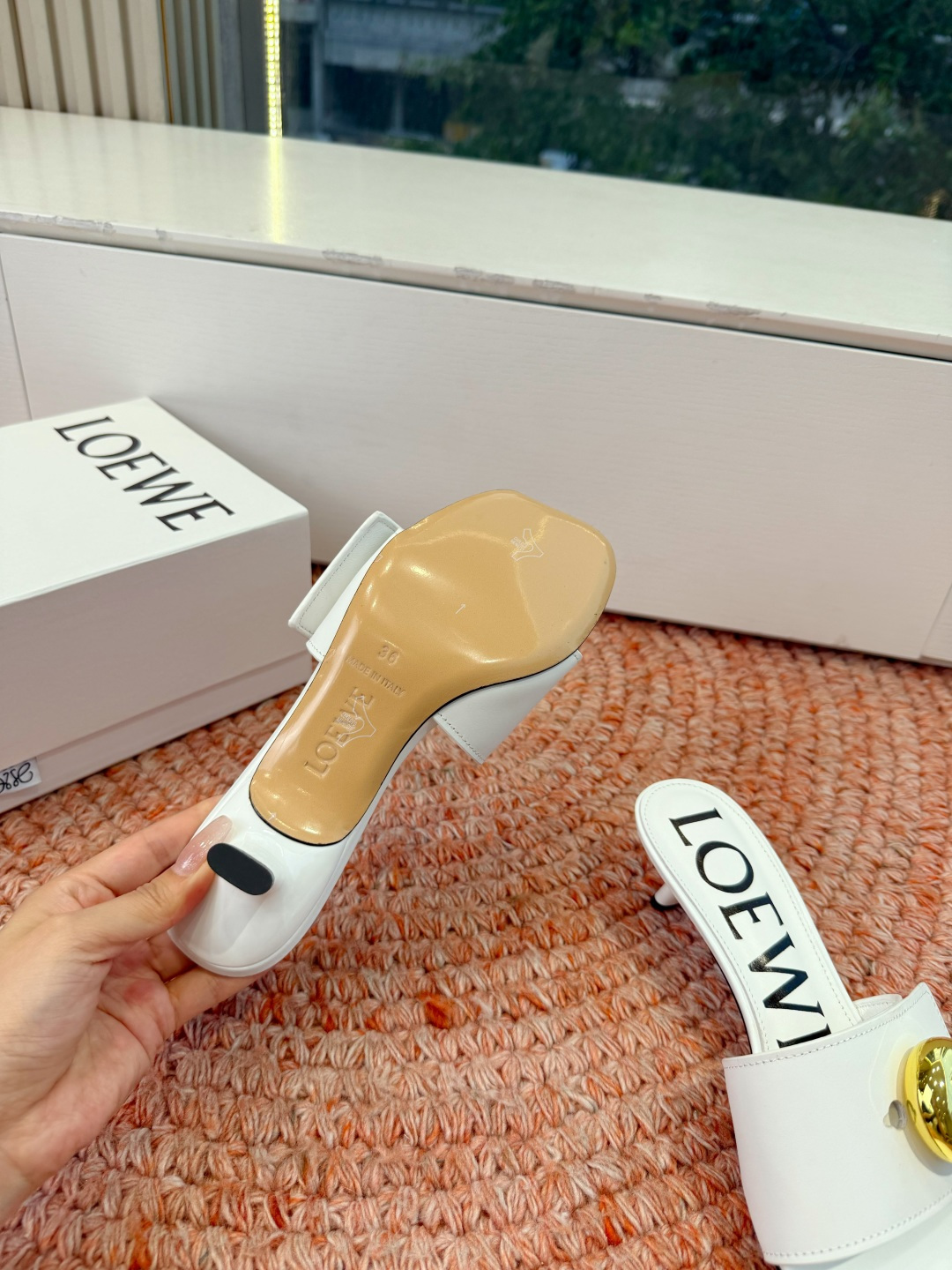 🌾G042顶级品质LOEWE 罗意威 法式复古感的拖鞋来啦！✔️饰以Anagram Pebble标志性元