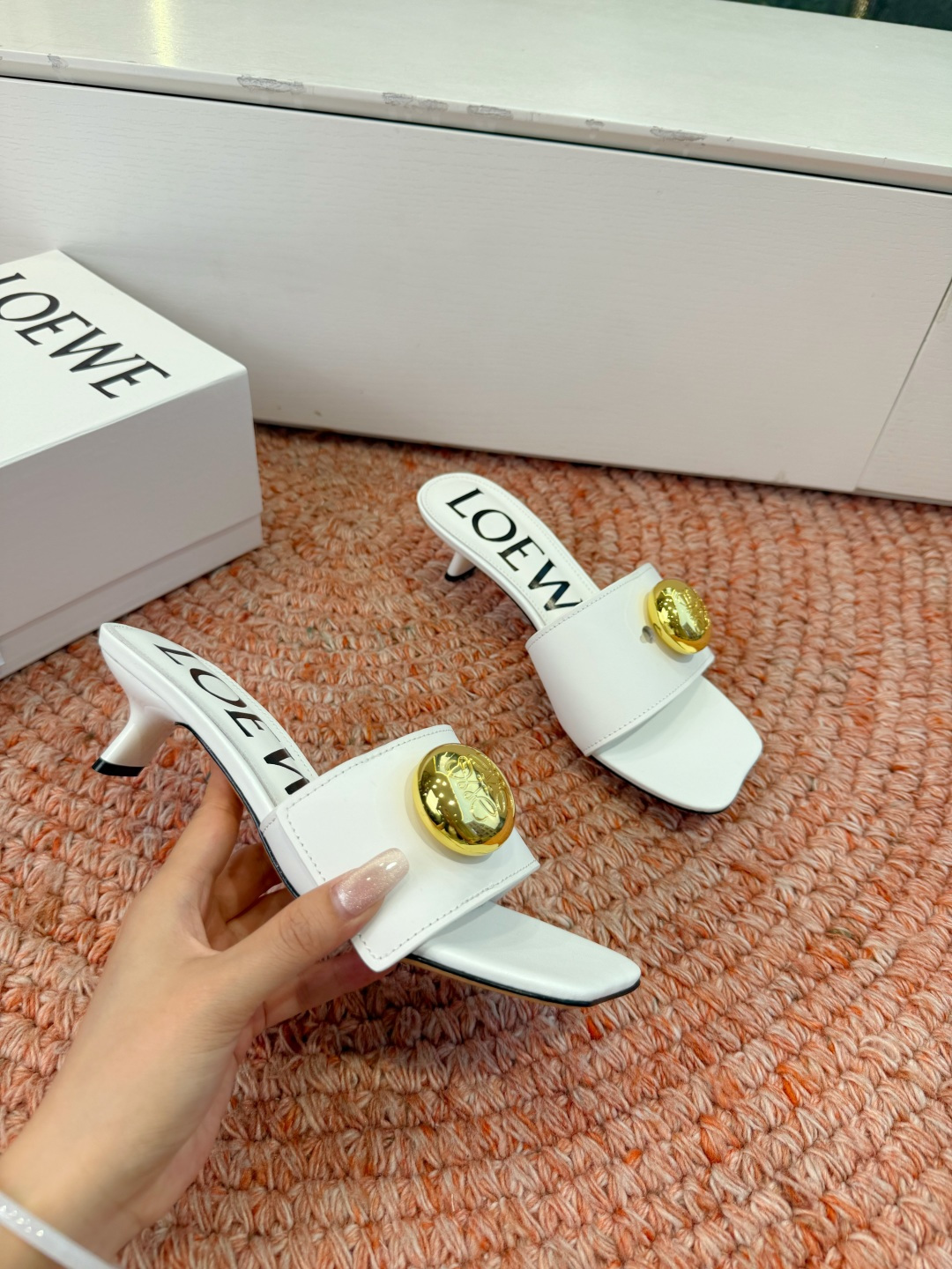 🌾G042顶级品质LOEWE 罗意威 法式复古感的拖鞋来啦！✔️饰以Anagram Pebble标志性元