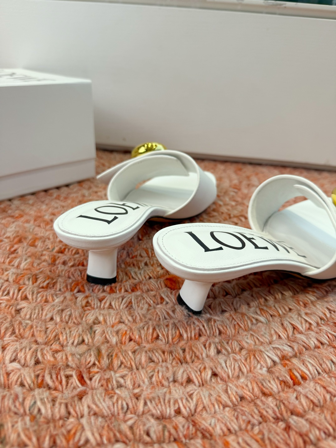 🌾G042顶级品质LOEWE 罗意威 法式复古感的拖鞋来啦！✔️饰以Anagram Pebble标志性元