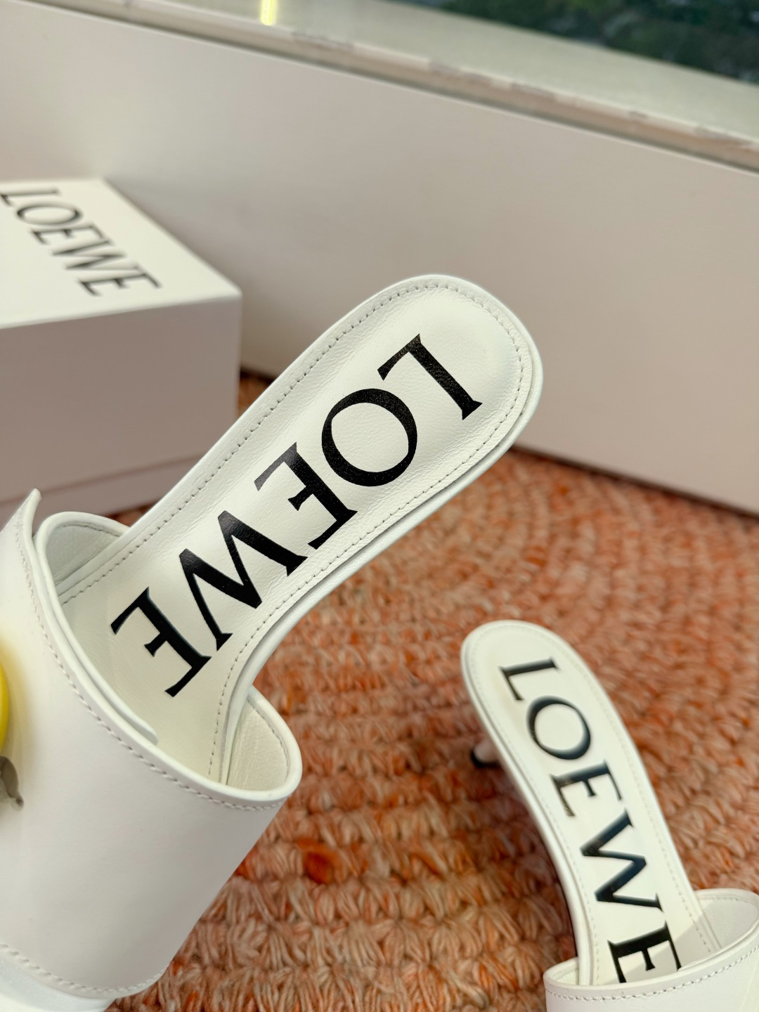 🌾G042顶级品质LOEWE 罗意威 法式复古感的拖鞋来啦！✔️饰以Anagram Pebble标志性元