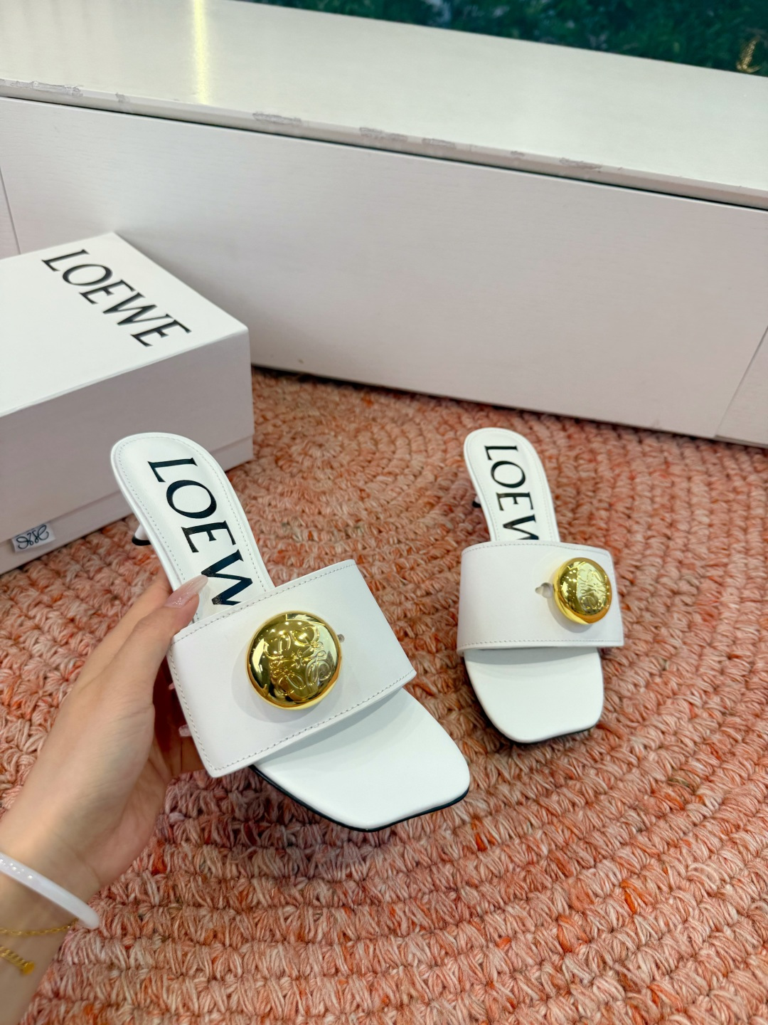 🌾G042顶级品质LOEWE 罗意威 法式复古感的拖鞋来啦！✔️饰以Anagram Pebble标志性元