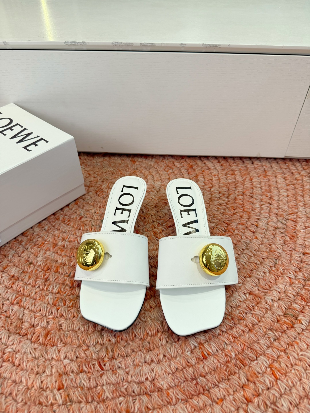 🌾G042顶级品质LOEWE 罗意威 法式复古感的拖鞋来啦！✔️饰以Anagram Pebble标志性元