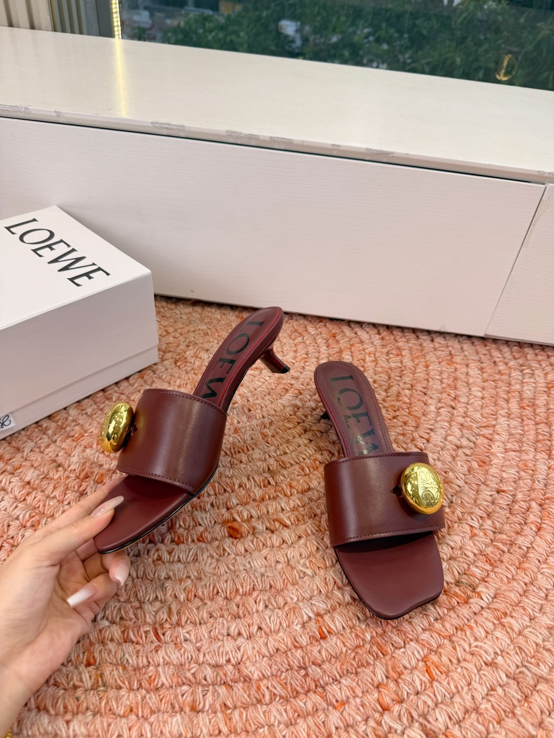 🌾G042顶级品质LOEWE 罗意威 法式复古感的拖鞋来啦！✔️饰以Anagram Pebble标志性元