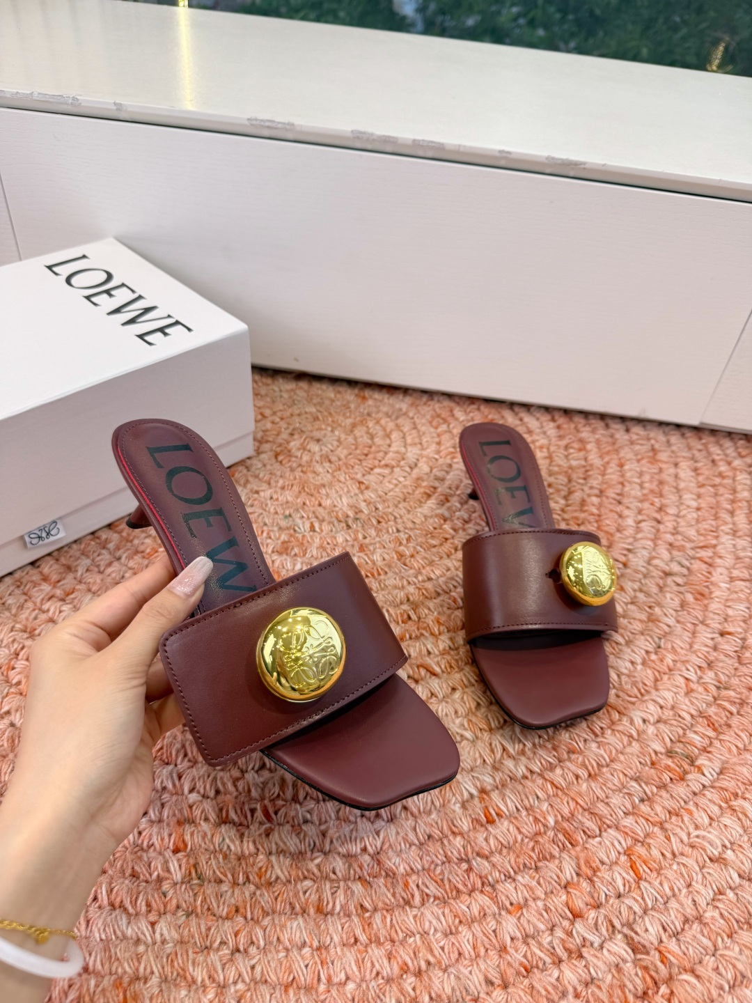 🌾G042顶级品质LOEWE 罗意威 法式复古感的拖鞋来啦！✔️饰以Anagram Pebble标志性元