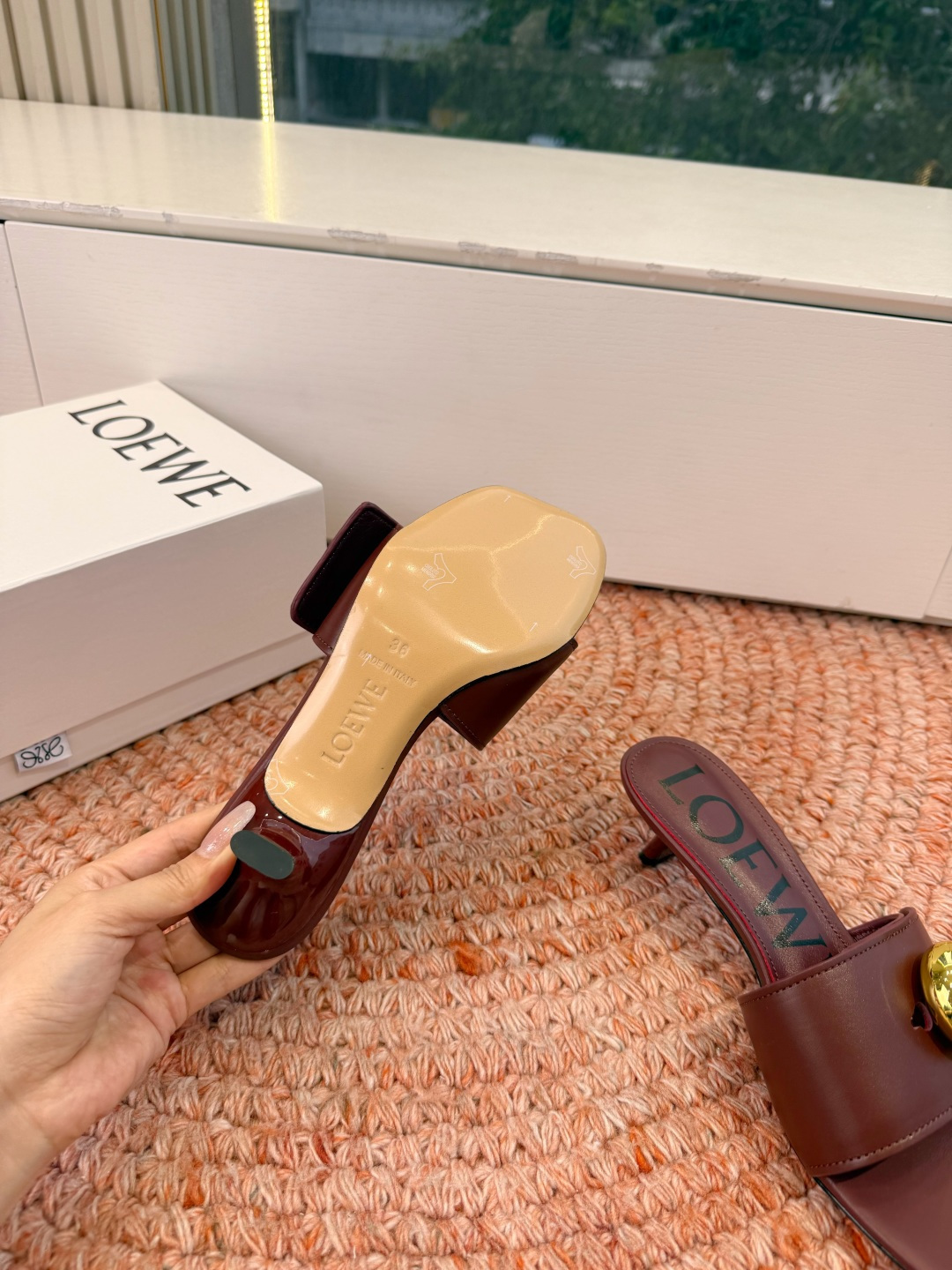 🌾G042顶级品质LOEWE 罗意威 法式复古感的拖鞋来啦！✔️饰以Anagram Pebble标志性元