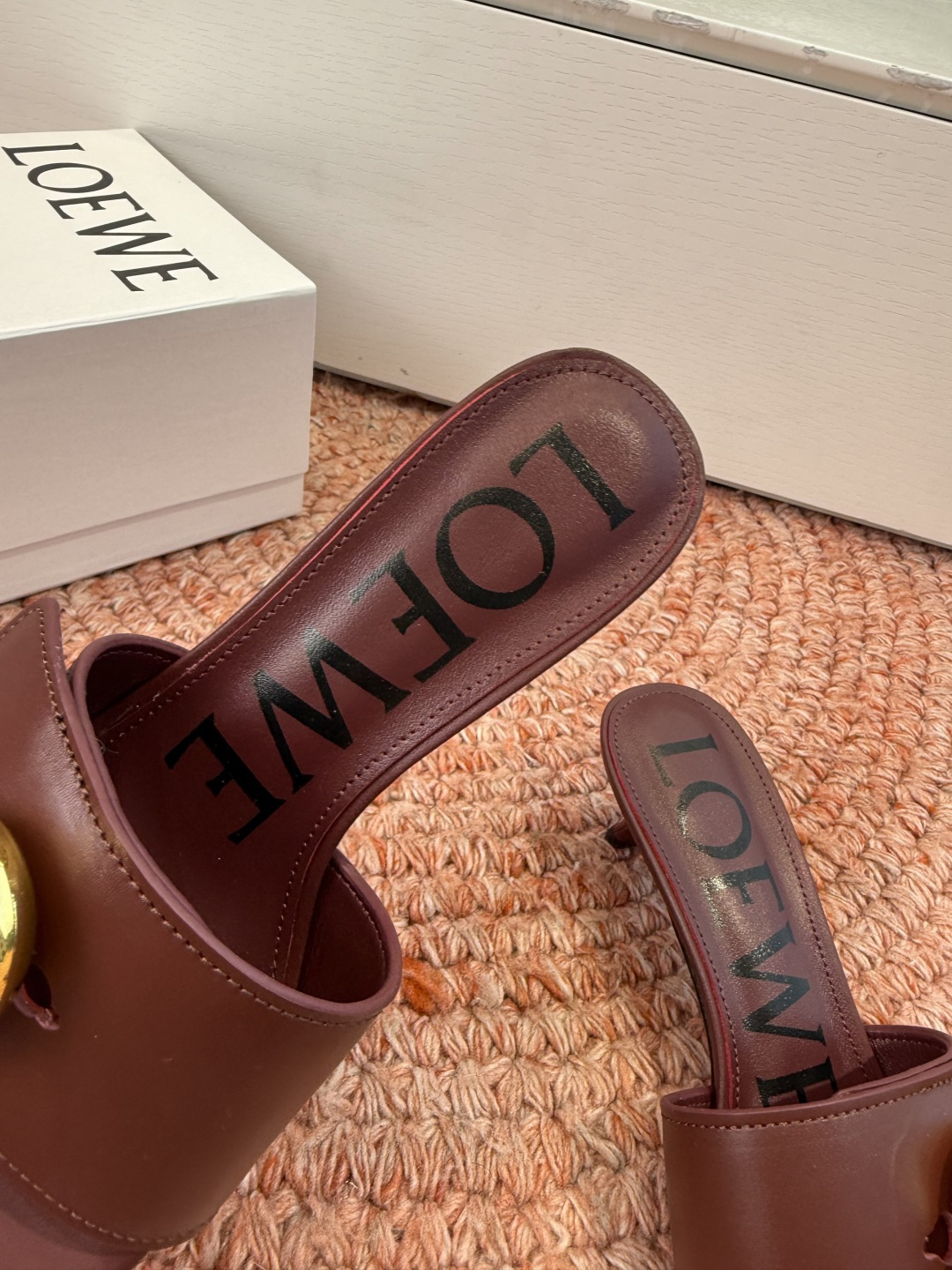 🌾G042顶级品质LOEWE 罗意威 法式复古感的拖鞋来啦！✔️饰以Anagram Pebble标志性元