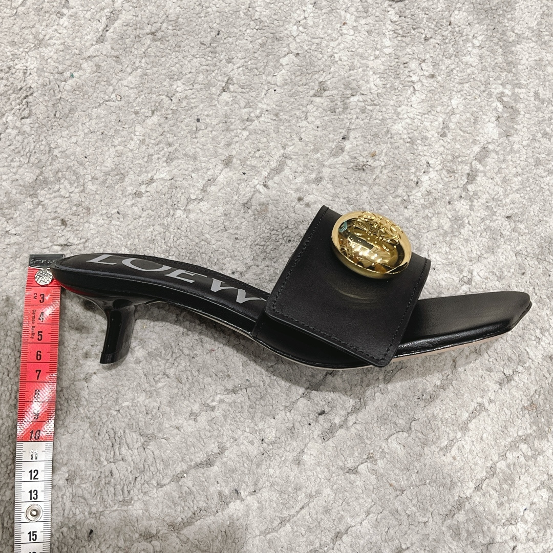 🌾G042顶级品质LOEWE 罗意威 法式复古感的拖鞋来啦！✔️饰以Anagram Pebble标志性元