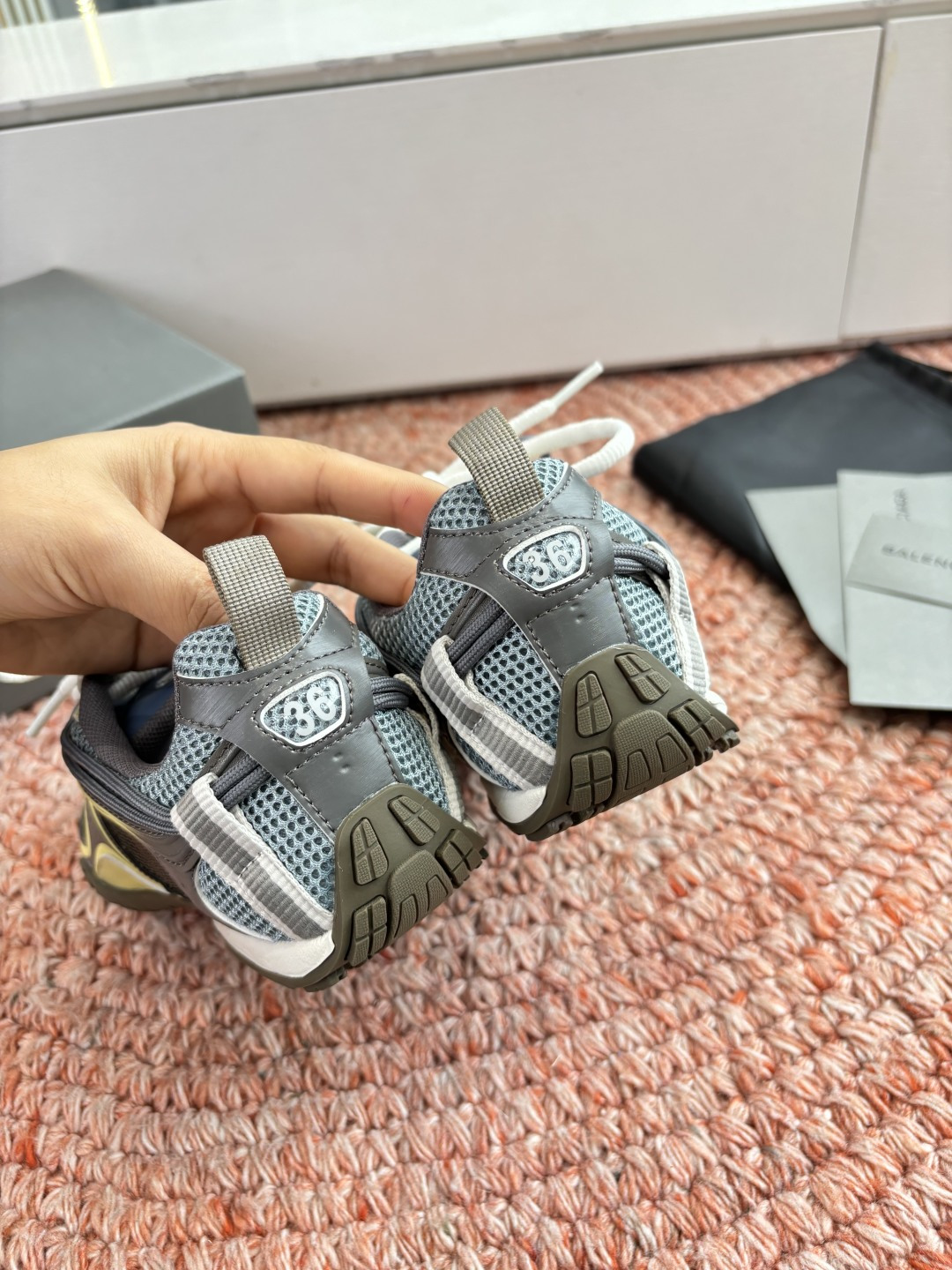 🌾G177顶级巴黎世家：从3XL到薄底鞋随Loewe、Bottega Veneta之后，我注意到Bale