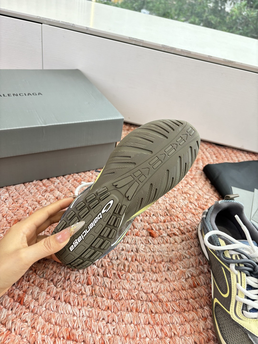 🌾G177顶级巴黎世家：从3XL到薄底鞋随Loewe、Bottega Veneta之后，我注意到Bale