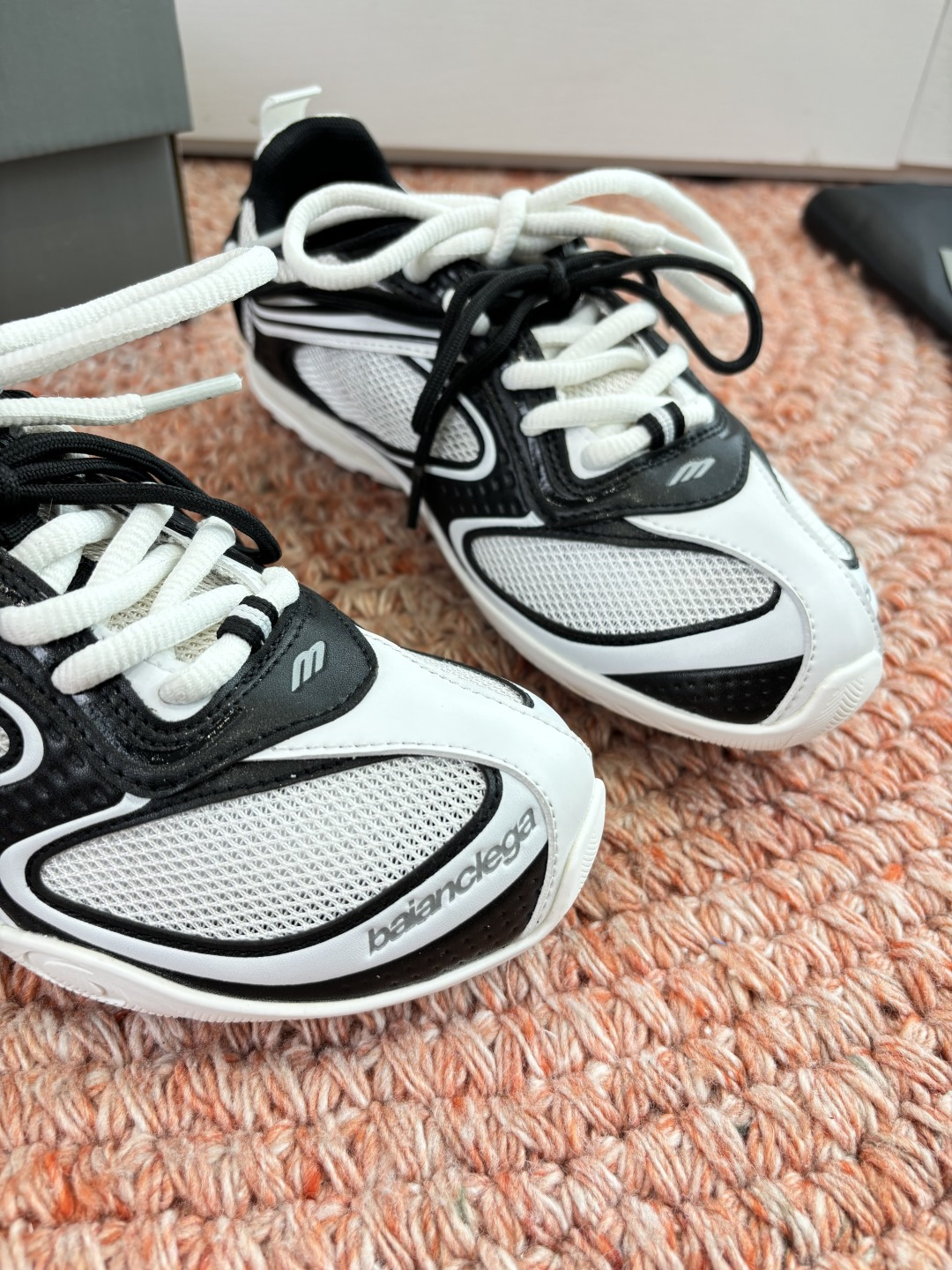 🌾G177顶级巴黎世家：从3XL到薄底鞋随Loewe、Bottega Veneta之后，我注意到Bale