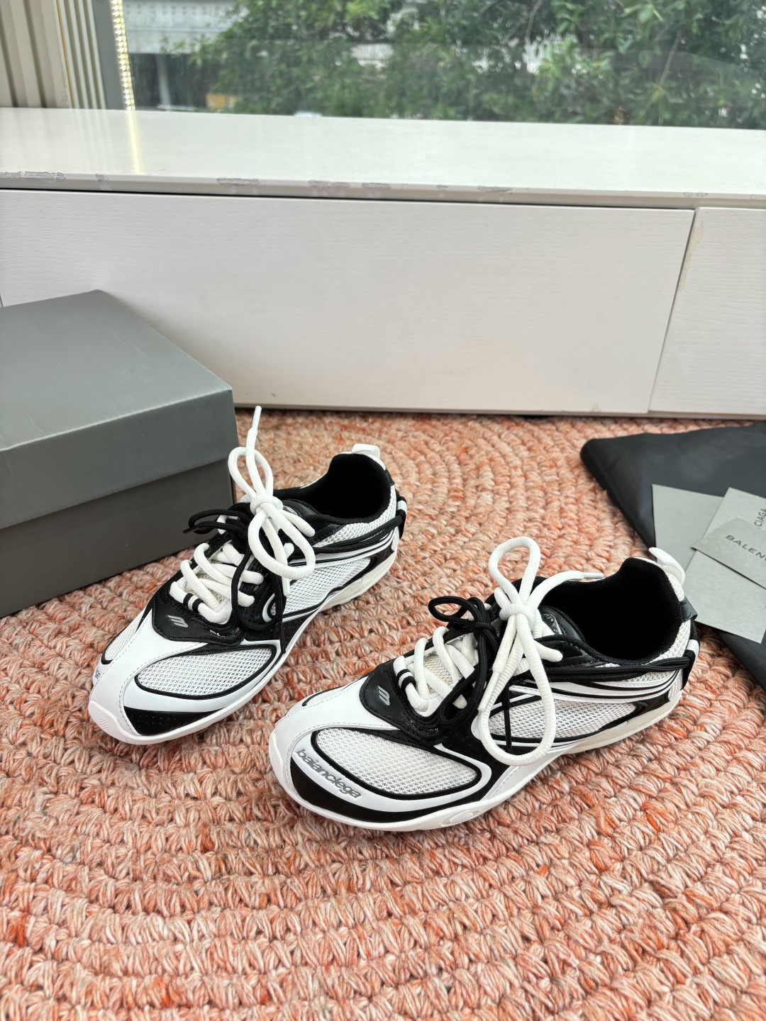 🌾G177顶级巴黎世家：从3XL到薄底鞋随Loewe、Bottega Veneta之后，我注意到Bale