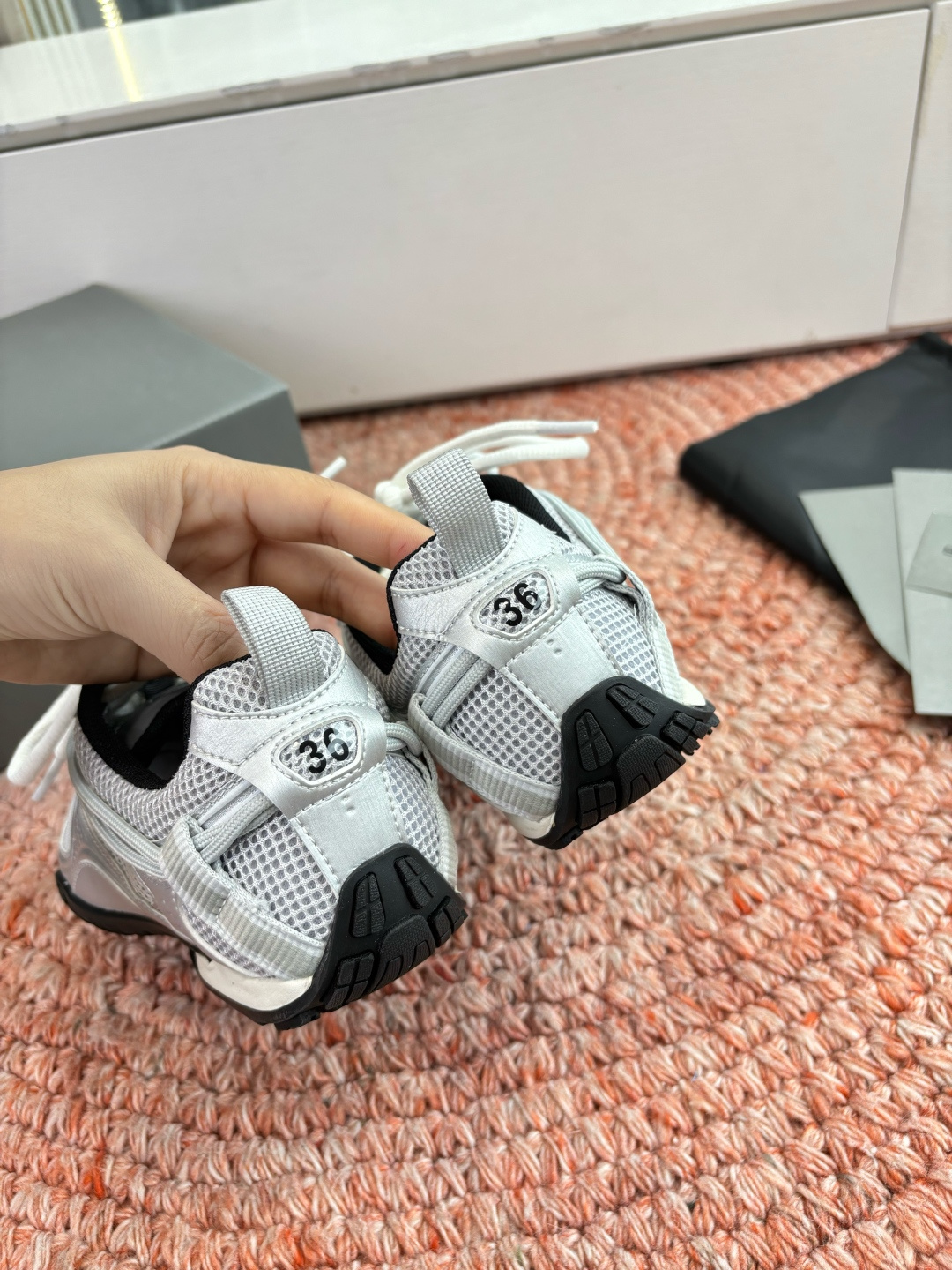 🌾G177顶级巴黎世家：从3XL到薄底鞋随Loewe、Bottega Veneta之后，我注意到Bale