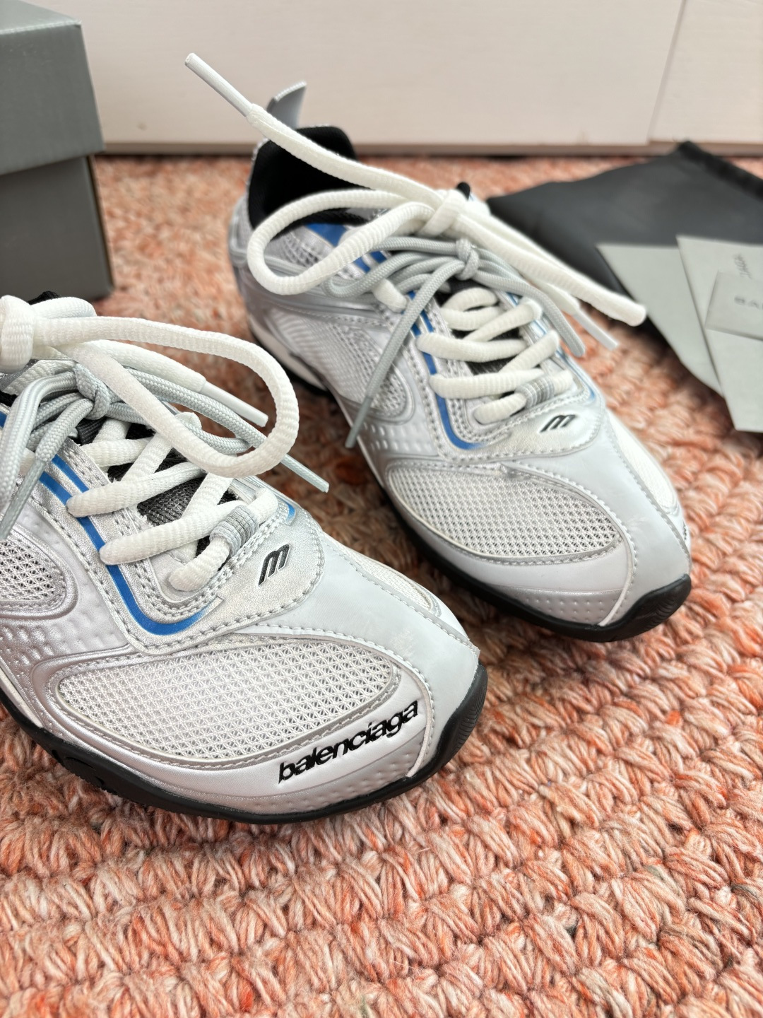 🌾G177顶级巴黎世家：从3XL到薄底鞋随Loewe、Bottega Veneta之后，我注意到Bale