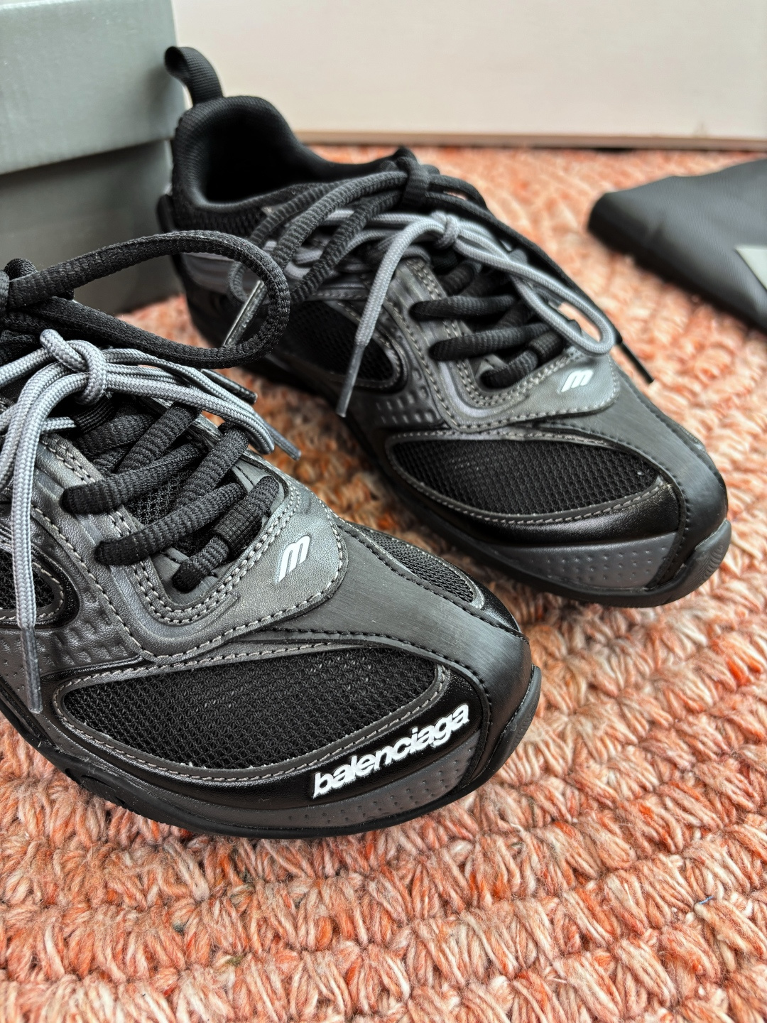 🌾G177顶级巴黎世家：从3XL到薄底鞋随Loewe、Bottega Veneta之后，我注意到Bale