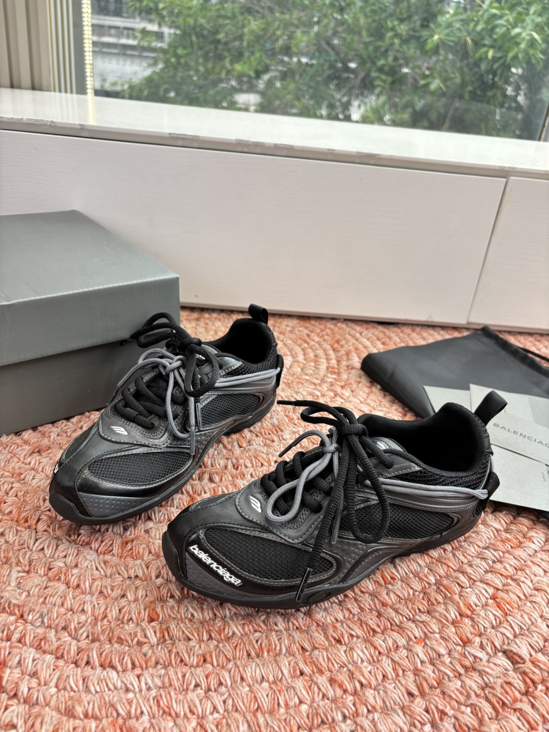 🌾G177顶级巴黎世家：从3XL到薄底鞋随Loewe、Bottega Veneta之后，我注意到Bale