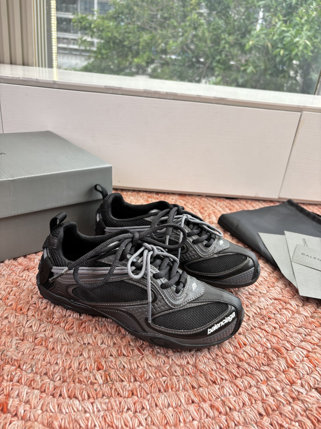 🌾G177顶级巴黎世家：从3XL到薄底鞋随Loewe、Bottega Veneta之后，我注意到Bale