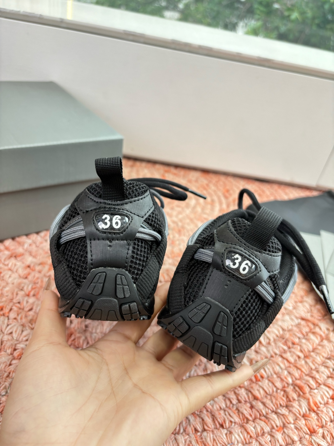 🌾G177顶级巴黎世家：从3XL到薄底鞋随Loewe、Bottega Veneta之后，我注意到Bale