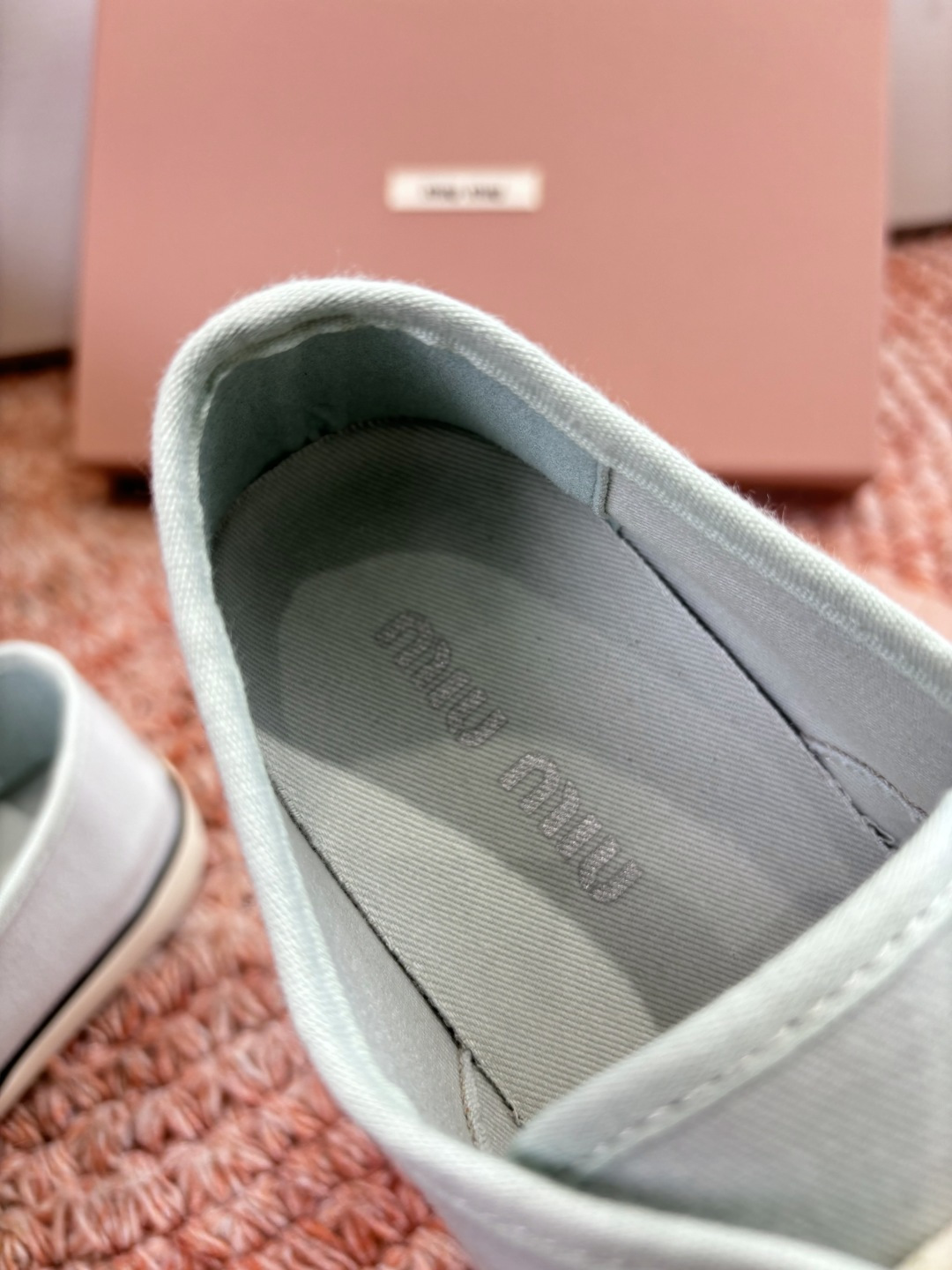 🌾G086miumiu缪缪 26ss 早春新款水钻刺绣帆布鞋把春日碎花踩在脚下，这双水钻刺绣帆布鞋太懂少