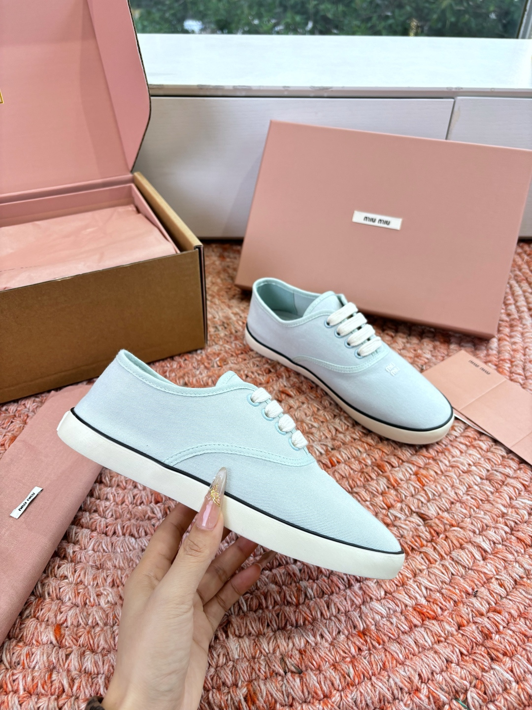 🌾G086miumiu缪缪 26ss 早春新款水钻刺绣帆布鞋把春日碎花踩在脚下，这双水钻刺绣帆布鞋太懂少