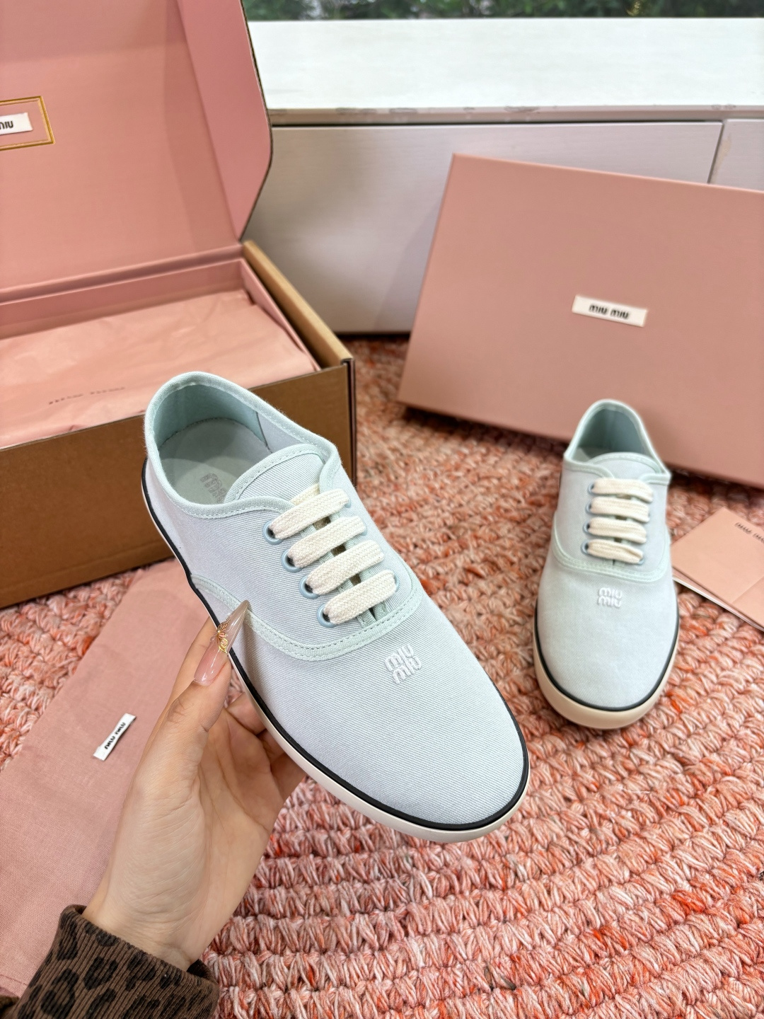 🌾G086miumiu缪缪 26ss 早春新款水钻刺绣帆布鞋把春日碎花踩在脚下，这双水钻刺绣帆布鞋太懂少