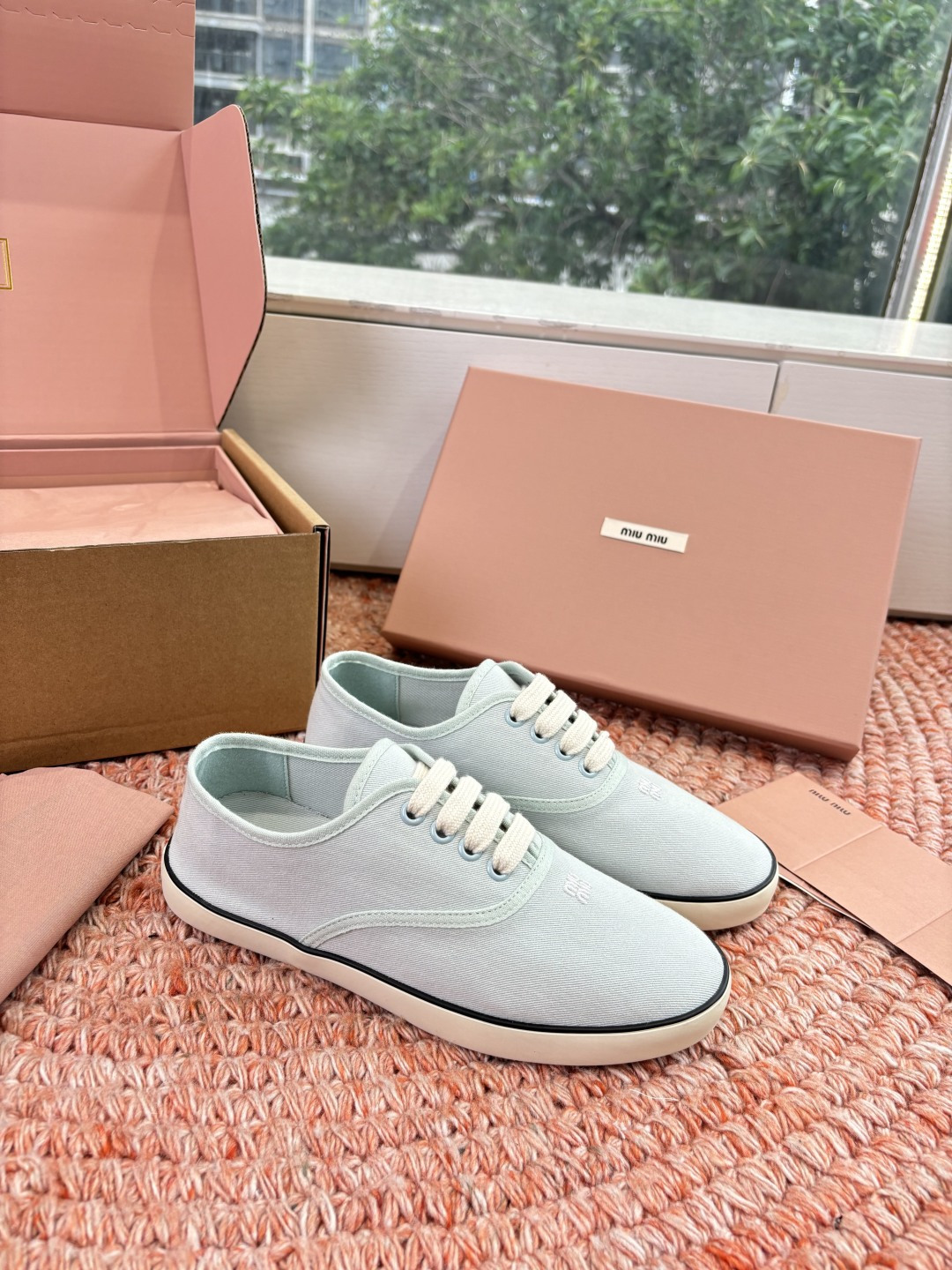 🌾G086miumiu缪缪 26ss 早春新款水钻刺绣帆布鞋把春日碎花踩在脚下，这双水钻刺绣帆布鞋太懂少