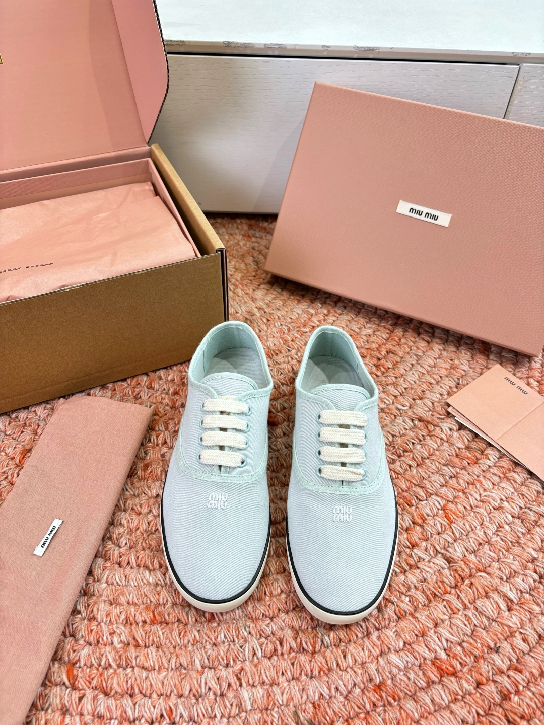 🌾G086miumiu缪缪 26ss 早春新款水钻刺绣帆布鞋把春日碎花踩在脚下，这双水钻刺绣帆布鞋太懂少