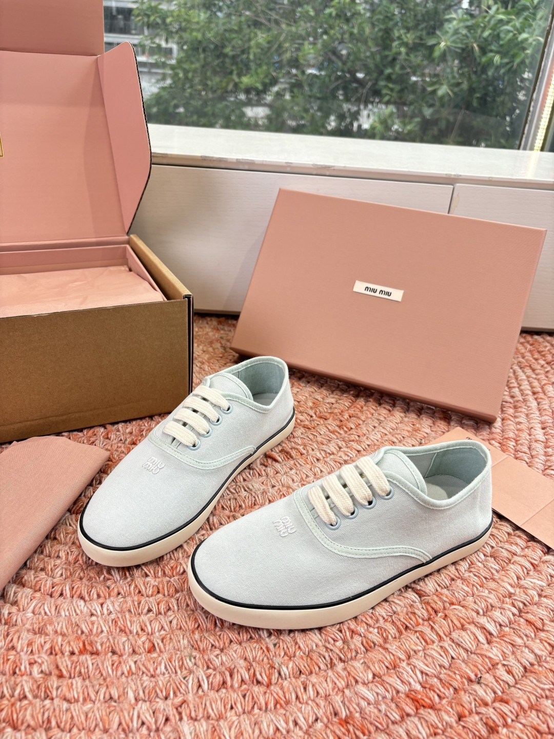 🌾G086miumiu缪缪 26ss 早春新款水钻刺绣帆布鞋把春日碎花踩在脚下，这双水钻刺绣帆布鞋太懂少