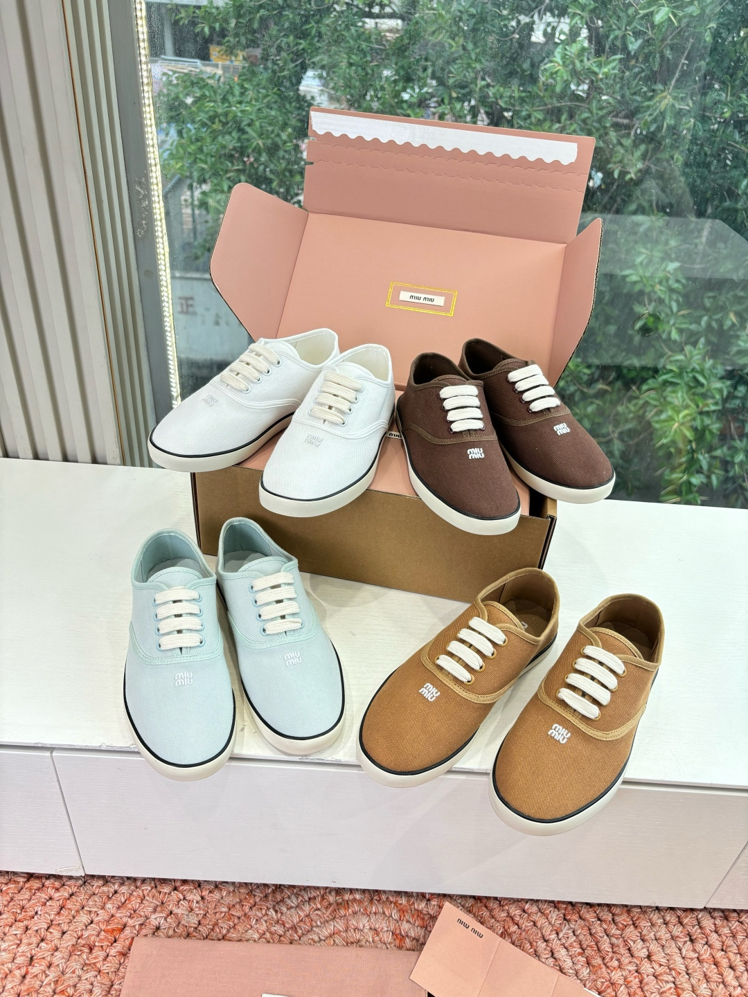 🌾G086miumiu缪缪 26ss 早春新款水钻刺绣帆布鞋把春日碎花踩在脚下，这双水钻刺绣帆布鞋太懂少
