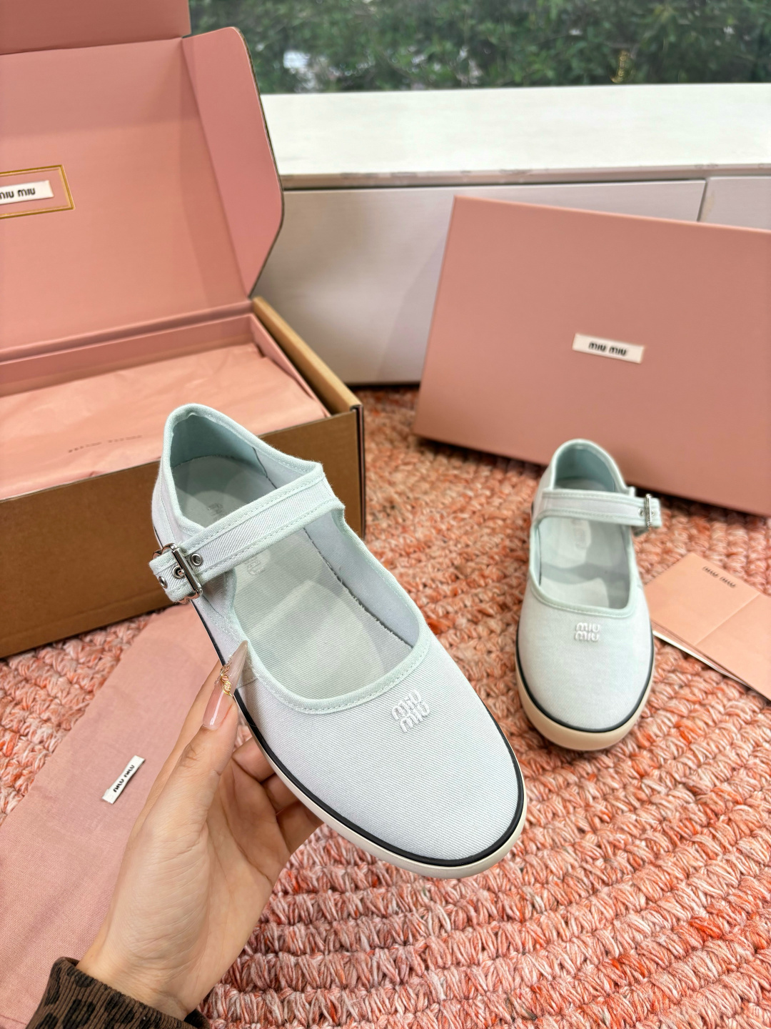 🌾G086miumiu缪缪 26ss 早春新款水钻刺绣帆布鞋把春日碎花踩在脚下，这双水钻刺绣帆布鞋太懂少