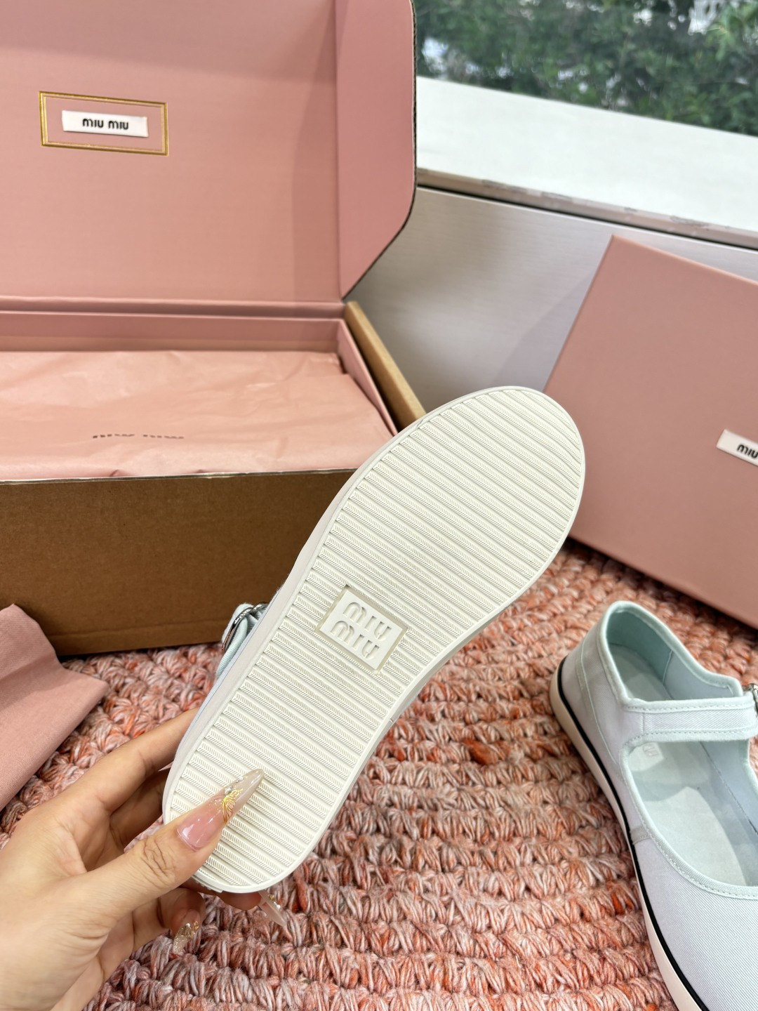 🌾G086miumiu缪缪 26ss 早春新款水钻刺绣帆布鞋把春日碎花踩在脚下，这双水钻刺绣帆布鞋太懂少