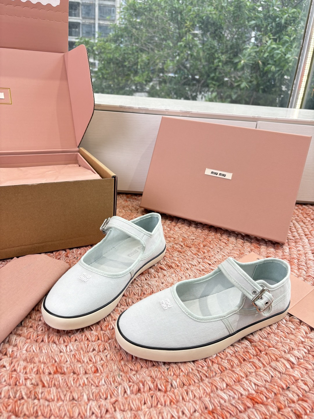 🌾G086miumiu缪缪 26ss 早春新款水钻刺绣帆布鞋把春日碎花踩在脚下，这双水钻刺绣帆布鞋太懂少