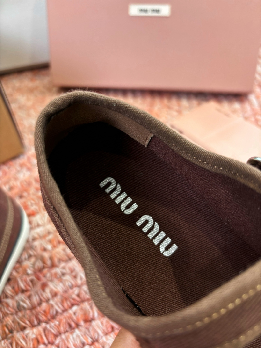 🌾G086miumiu缪缪 26ss 早春新款水钻刺绣帆布鞋把春日碎花踩在脚下，这双水钻刺绣帆布鞋太懂少